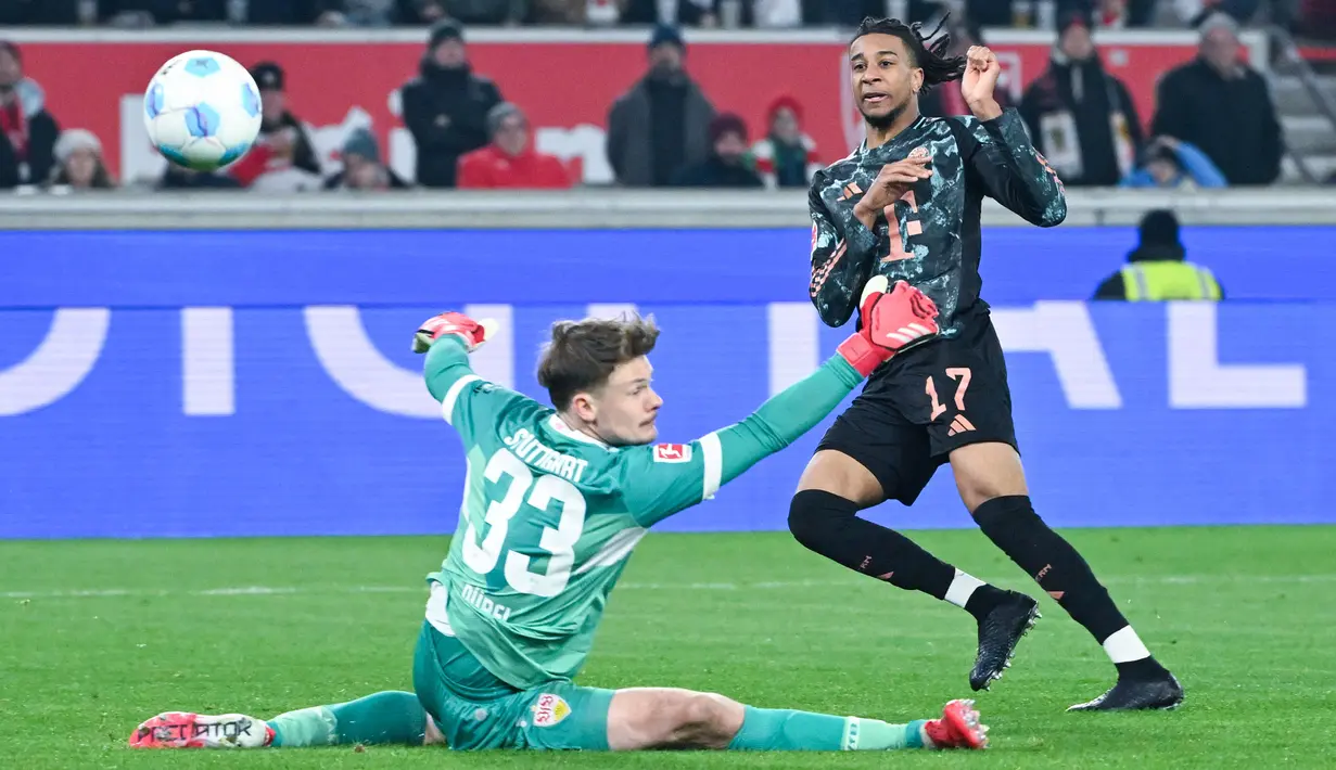 Bayern Muenchen semakin memperkukuh posisinya di puncak klasemen Liga Jerman setelah meraih kemenangan 3-1 atas VfB Stuttgart dalam laga pekan ke-24 di Stadion Mercedes-Benz Arena, Muenchen, Sabtu (1/3/2025) dini hari WIB. (Marijan Murat/dpa via AP)