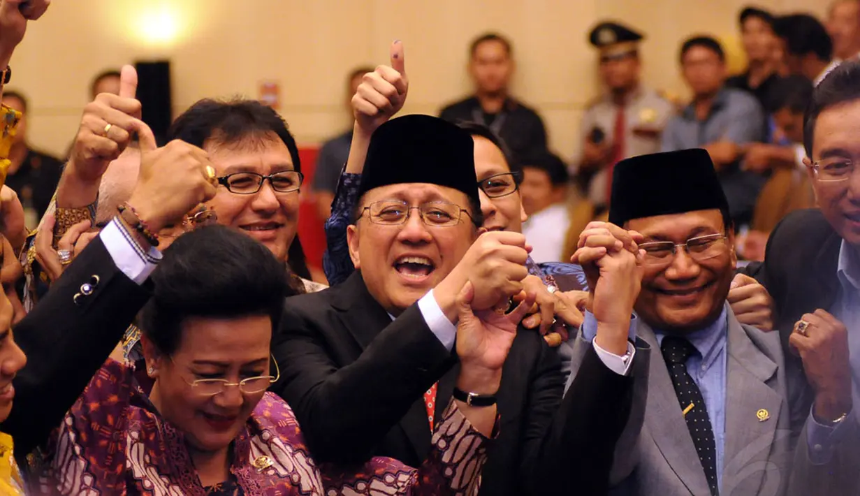 Kegembiraan terpancar di wajah Irman Gusman saat kembali terpilih sebagai Ketua DPD RI 2014-2019, Jakarta (2/10/2014). (Liputan6.com/Helmi Fithriansyah)