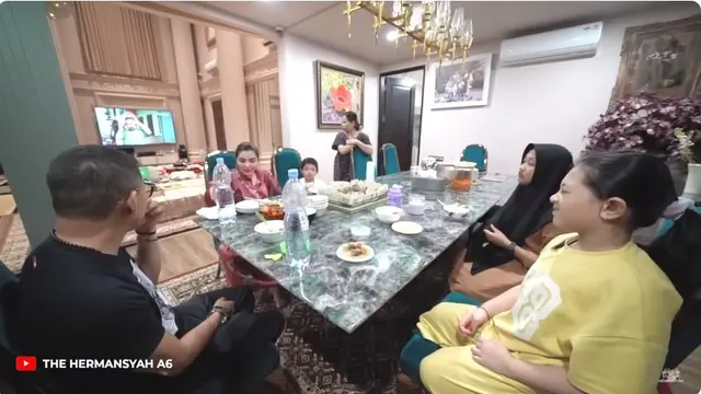 8 Potret Ashanty Ajak Anak Angkat Buka Bersama, Akrab dengan Keluarga