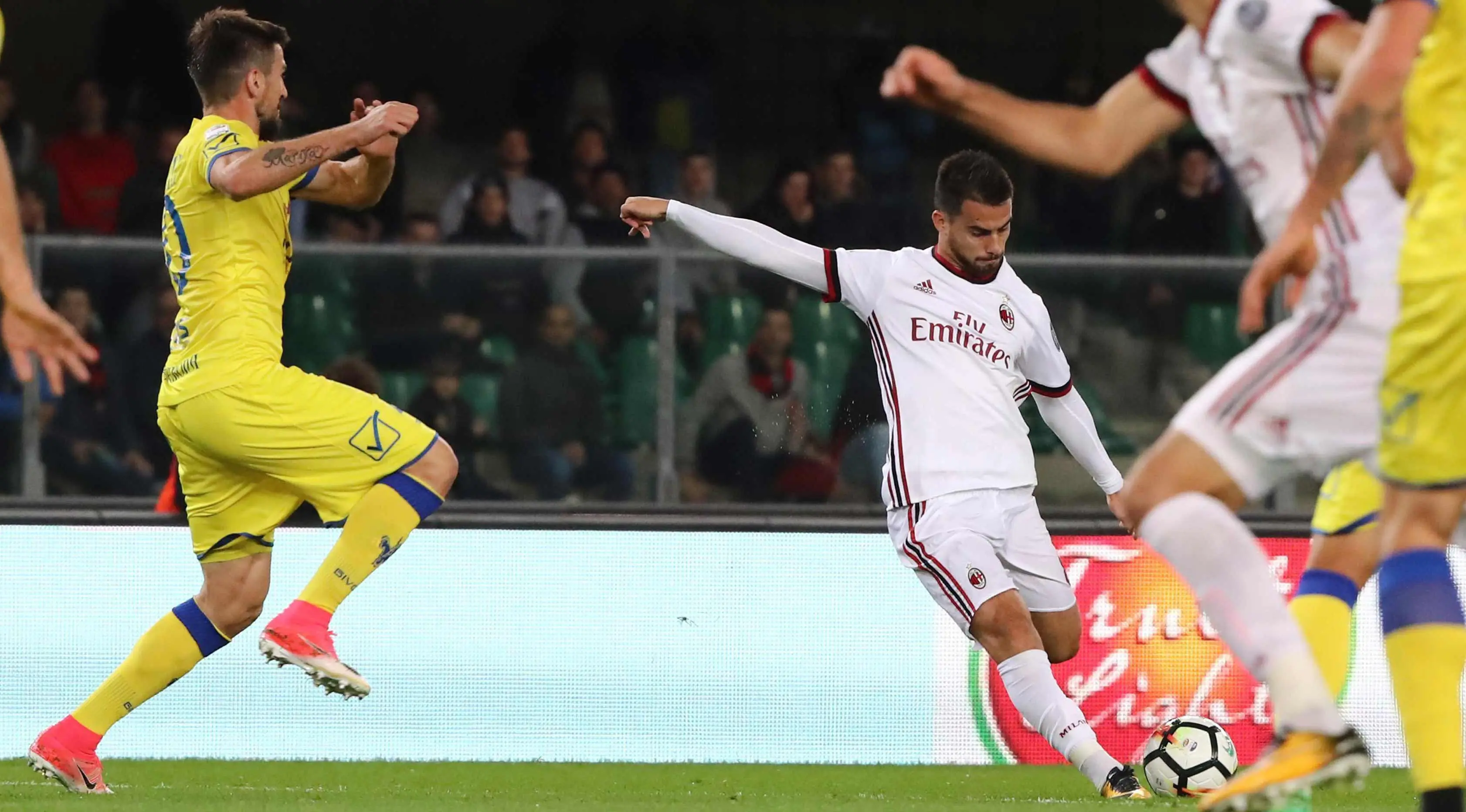 Suso beraksi melawan Chievo Verona pada lanjutan Serie A. (AP/Filippo Venezia)