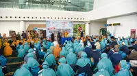 Ratusan jamaah umrah yang bersiap untuk mengikuti penerbangan perdana dari Balikpapan-Madinah langsung melalui Bandar Udara Internasional SAMS Sepinggan Balikpapan.