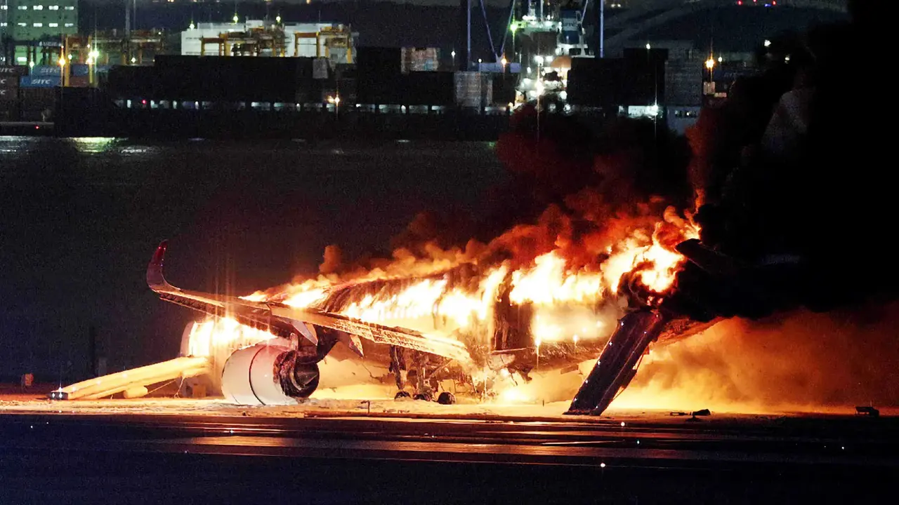 Ilustrasi sebuah pesawat yang meledak saat terparkir di landasan Bandara Las Vegas. (AFP/Arsip)