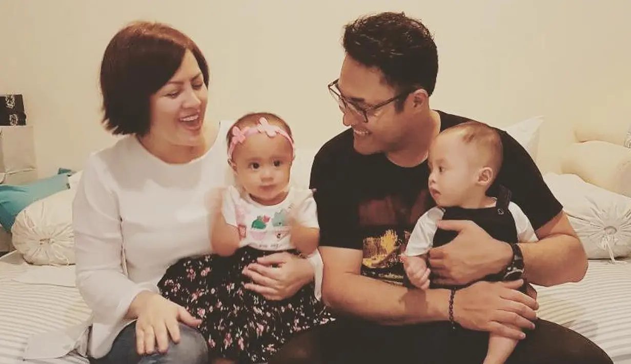 Saat ditemui di kawasan Kuningan, Jakarta Selatan, Surya Saputra mengaku tak ribet meski memiliki anak dua sekaligus. Bahkan, dengan hadirnya anak kembar menjadi hal yang menyenangkan. (Instagram/cynthia_lamusu)