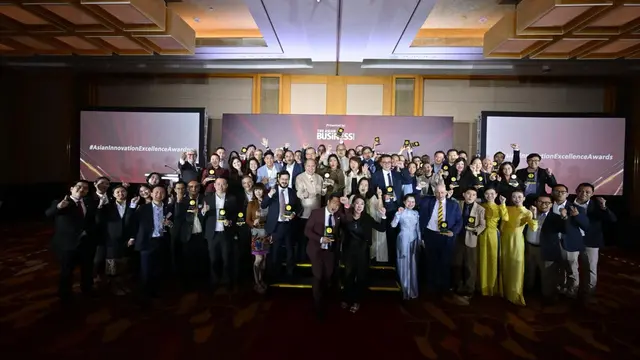 Pegadaian meraih penghargaan Technology Innovation dan Customer Experience Innovation dalam ajang AIEA 2026 di Singapura. (Dok Pegadaian)