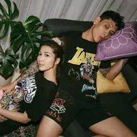 Ketika berada di rumah, keduanya juga bisa memanfaatkan waktu untuk menciptakan quality time. Andra Dian bahkan memilih kalimat uyel-uyelan di rumah yang bisa berarti santai dan malas-malasan di rumahnya. (FOTO: instagram.com/andreadianbimo/)