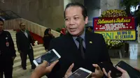 Wakil Ketua DPR RI Taufik Kurniawan tidak setuju mengenai adanya unsur keterwakilan partai politik dalam struktur komisioner KPU.