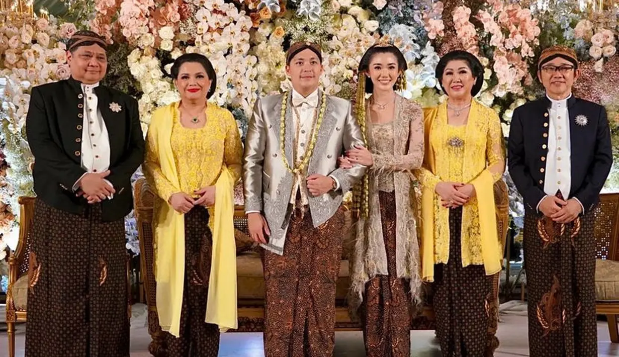 Menteri Koordinator Bidang Perekonomian Airlangga Hartarto menggelar pesta pernikahan putranya, Dinesvara. Kedua mempelai tampil dengan busana adat Jawa modern. [@airlanggahartarto_official]