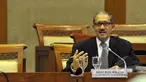 Kandidat Deputi Gubernur BI, Dody Budi Waluyo mengikuti uji kelayakan dengan Komisi XI DPR RI di Kompleks Parlemen, Jakarta, Senin (20/4/2015). Salah satu dari ketiga kandidat akan menggantikan Halim Alamsyah. (Liputan6.com/Andrian M Tunay)