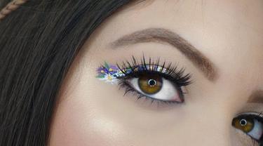 Tren Makeup Flower Eyeliner Bikin Penampilan Mata Makin Cantik