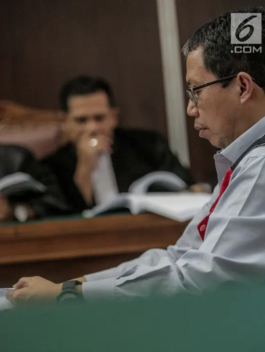 Terdakwa kasus dugaan penghilangan barang bukti pengaturan skor, Joko Driyono menjalani sidang lanjutan di Pengadilan Negeri Jakarta Selatan, Kamis (4/7/2019). Sidang tersebut beragendakan mendengar pembacaan nota pembelaan (pledoi) terdakwa. (Liputan6.com/Faizal Fanani)