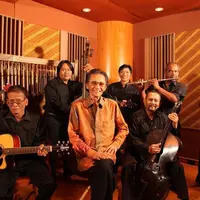 Mus Mulyadi (berbatik tengah) (Facebook: Mus Mulyadi)