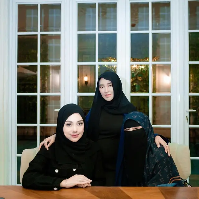 Diungkap Umi Pipik Sudah Mualaf, Ini 6 Potret Perjalanan Hijrah Celine Evangelista