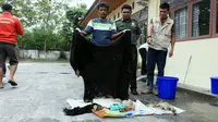 Pembantain 3 beruang madu itu terungkap setelah salah satu warga mengunggah video ke Facebook. Foto: (M Syukur/Liputan6.com)