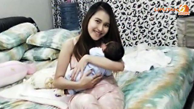 Setiap 4 Jam Sekali Bayi Ayu Ting Ting Menangis Showbiz Liputan6 Com