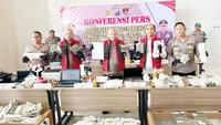 Polisi bongkar sindikat pembuatan STNK dan BPKB palsu. (Antara)
