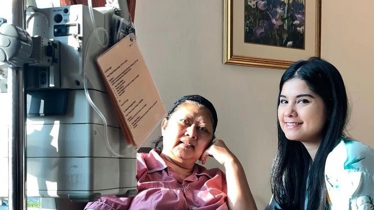 Potret Annisa Pohan setia temani Ani Yudhoyono