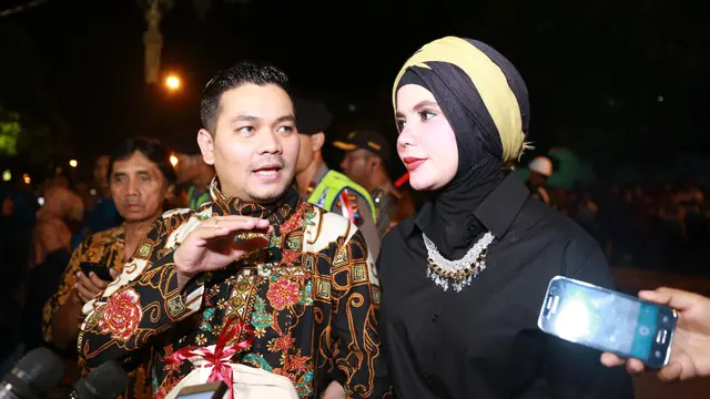 [Bintang] Indra Bekti dan Istri