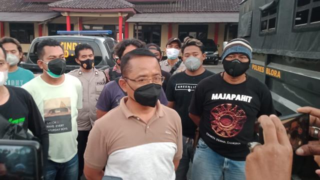 Kepala Satuan Reserse Kriminal Polres Blora, AKP Setiyanto ketika memberikan keterangannya ke awak media. (Liputan6.com/Ahmad Adirin)