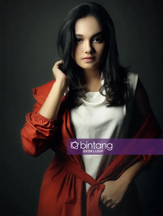 Meski terbilang baru, ia merasa bersyukur dengan perjuangannya hingga akhirnya bisa masuk. Meski ia sendiri mengaku tidak mudah saat merintis kariernya. Ia belajar secara otodidak demi membahagiakan mamanya. (Febio Hernanto/Bintang.com)