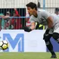 Muhammad Ridho Djazulie, kiper Madura United. (Bola.com/Aditya Wany)