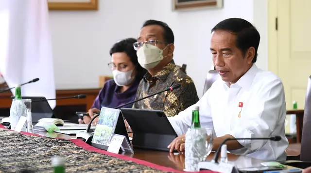Presiden Jokowi saat menggelar rapat terbatas terkait Evaluasi Proyek Strategis Nasional (PSN) dengan sejumlah menteri kabinet di Istana Kepresidenan Bogor Jawa Barat, Selasa (6/9/2022). (Sumber Foto: Biro Pers Sekretariat Presiden).