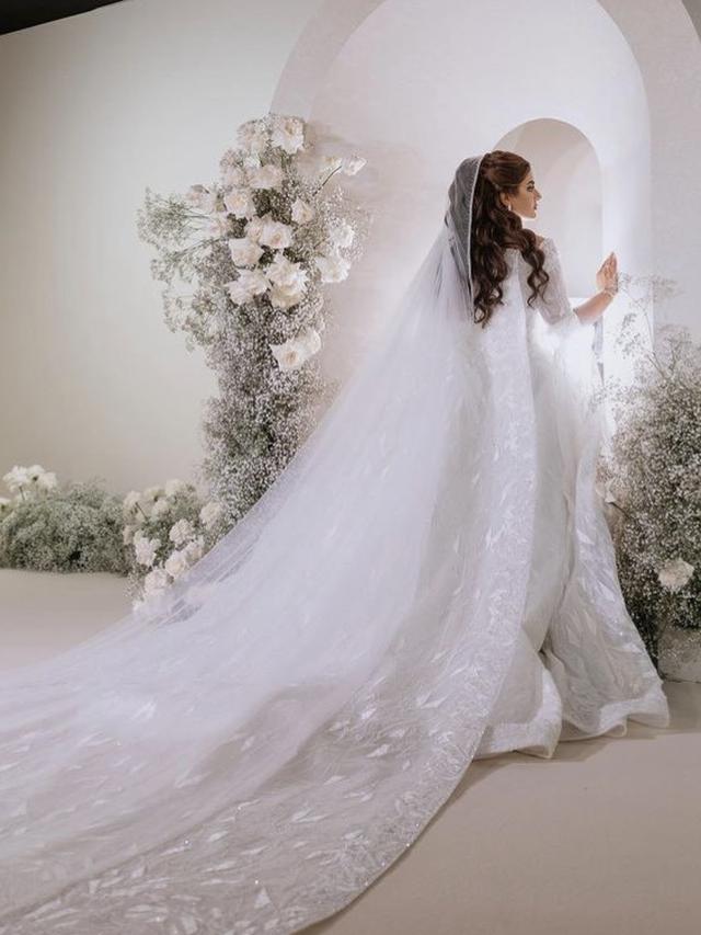 Penampilan Putri Penguasa Dubai Kenakan Gaun Pernikahan, credit: @hhshmahra