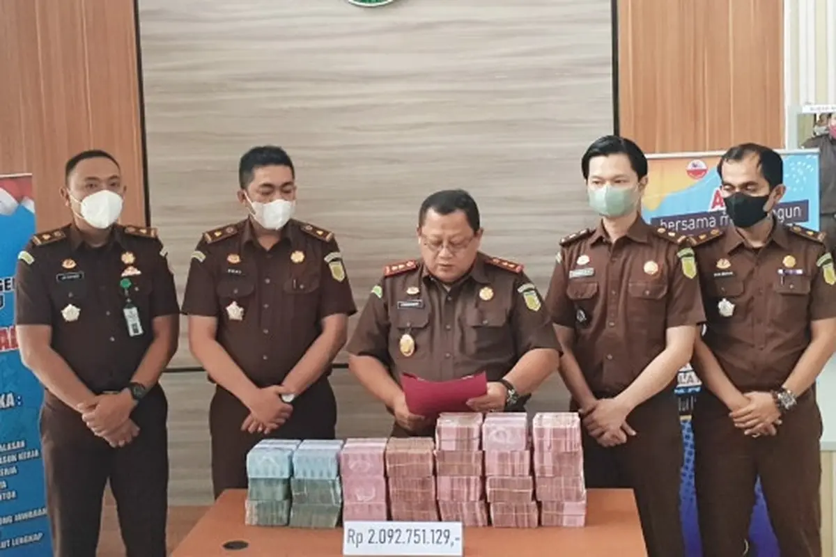 Uang Rp2 miliar yang disita Kejari Rokan Hulu karena merupakan hasil korupsi oksigen dan gas RSUD Rokan Hulu.