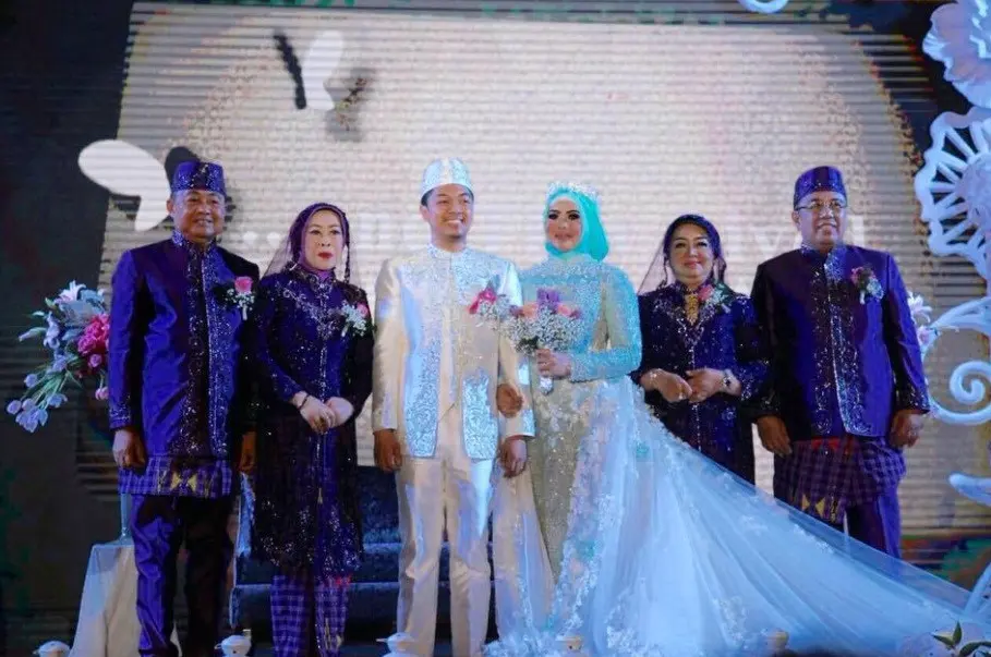Walikota Kendari Adriatma Dwi Putra bersama istrinya Siska Karina Imran. (Sumber Foto: Icha Karina Imran/Facebook)