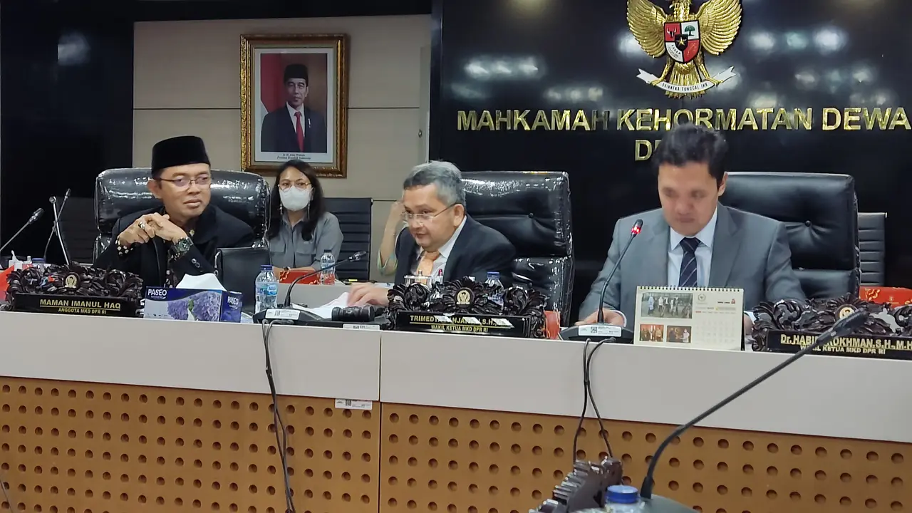 MKD bacakan putusan pengaduan etik Effendi Simbolon