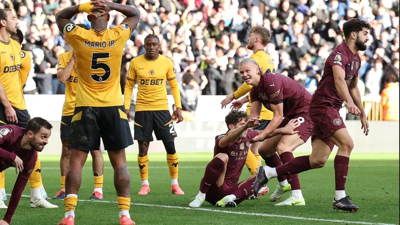 Selebrasi John Stones saa Manchester City menang atas Wolverhampton di Liga Inggris