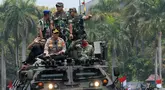 Defile kendaraan alat utama sistem pertahanan (Alutsista) Tentara Nasional Indonesia (TNI) pada acara gladi bersih HUT ke-78 TNI di Lapangan Silang Monas, Jakarta, Selasa (3/10/2023). HUT ke-78 TNI mengangkat tema "TNI Patriot NKRI Pengawal Demokrasi untuk Indonesia Maju". (merdeka.com/Imam Buhori)