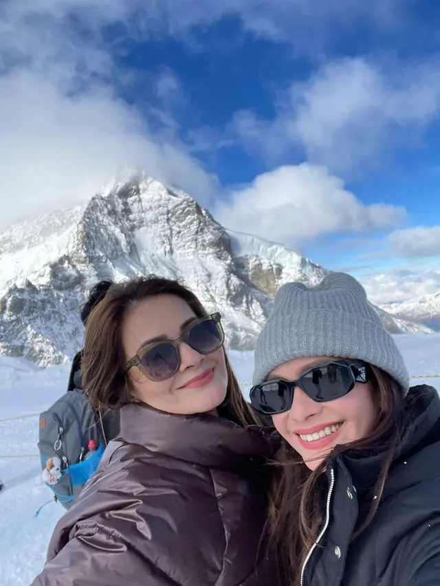 10 Potret Liburan Cut Tary dan Ersa Mayori di Swiss, Seru Banget