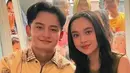 <p>Semenjak dikabar memiliki hubungan spesial, Lyodra dan Randy Martin pun kerap terlihat bersama di setiap momen. Jika biasanya Randy Martin menemani Lyodra manggung, kali Lyodra yang menemani kekasihnya merayakan Imlek. [dok. X]</p>