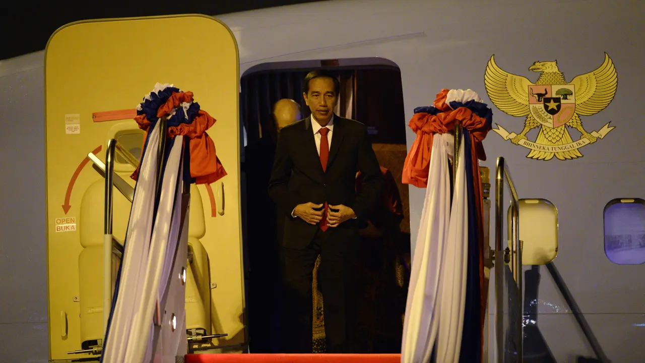 20160905-Hadiri KTT ASEAN, Presiden Jokowi Tiba di Laos-Laos