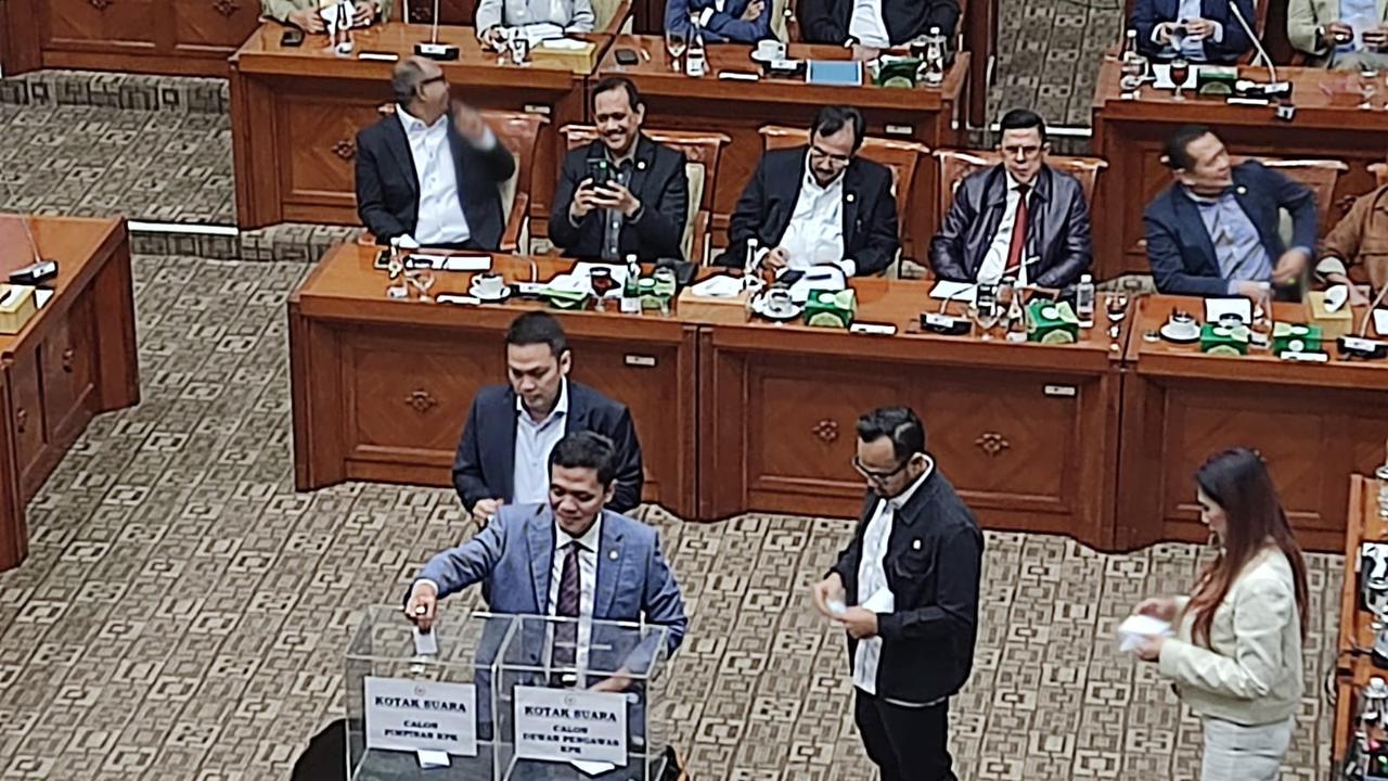 Komisi III DPR menggelar rapat pleno pemilihan dan penetapan calon pimpinan atau capim KPK dan calon Dewan Pengawas atau Dewas KPK Komisi Pemberantasan Korupsi (KPK) pada Kamis (21/11/2024).