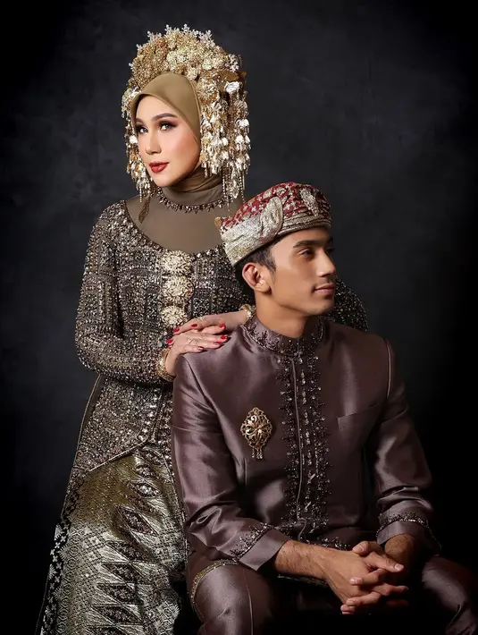 Keluarga artis senior Marini Zumarnis kembali curi atensi dengan tampilan ala royal family [@marinizumarnisreal]