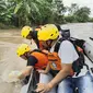 Upaya pencarian korban hanyut di Sungai Way Galih, Lampung oleh Basarnas Lampung. Foto : (Basarnas Lampung)