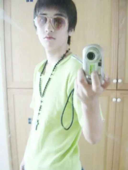 Bagaimana dengan model rambut Seungri yang satu ini? Kira-kira lebih cocok model rambut yang ini atau model rambut gondrong? (Foto: koreaboo.com)