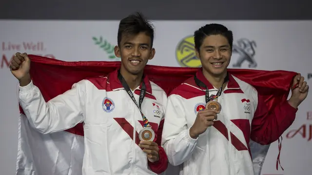 Triady Fauzi, Glenn Victor