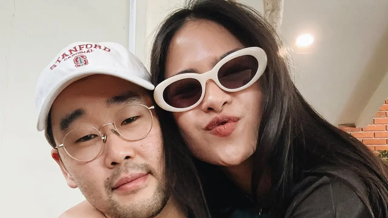 Maudy Ayunda dan suami (Instagram/maudyayunda)