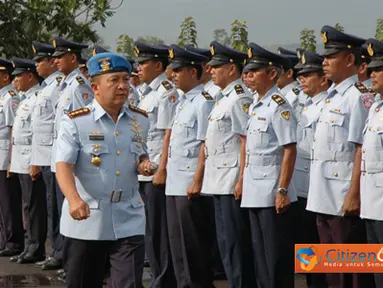 Citizen6, Kalijati: Tema peringatan Hari Jadi ke-65 POMAU adalah “ Melalui Peningkatan Disiplin Pribadi Kita Wujudkan Penegakkan Disiplin dan Tata Tertib Satuan Dalam Rangka mendukung Keberhasilan Tugas-tugas TNI Angkatan Udara“. (Pengirim: Pentaksdm)