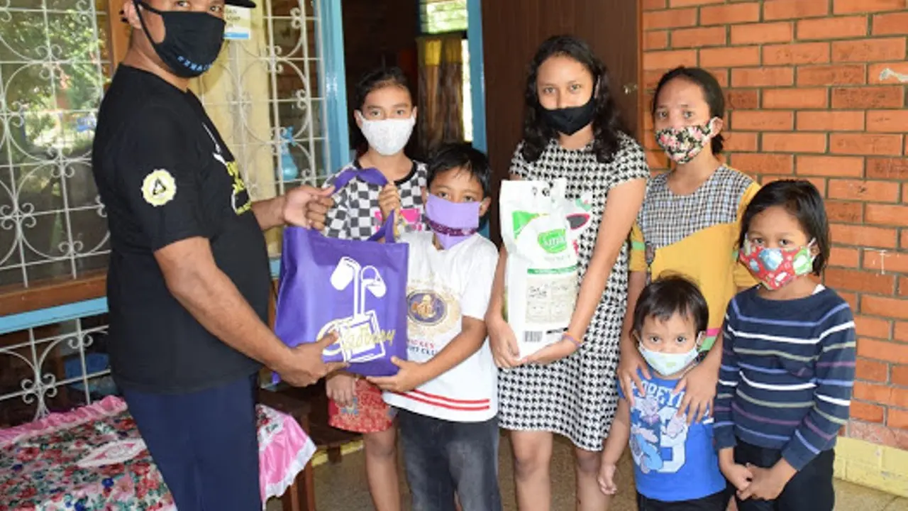 Penyaluran Paket Nutrisi Bagi Anak-Anak di 8 Daerah di Indonesia