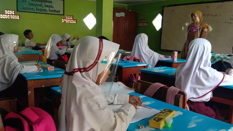 Belajar Tatap Muka Hari Pertama di Kota Serang