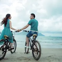 Ilustrasi padu padan baju couple. (dok. Chena/Pixabay/Tri Ayu Lutfiani)