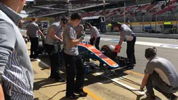 Pebalap Manor Racing asal Indonesia, Rio Haryanto, mencatat waktu 1 menit 26,251 detik dalam latihan bebas ketiga F1 GP Spanyol di Sirkuit Catalunya, Spanyol, Sabtu (14/5/2016). (Bola.com/Twitter/Manorracing)