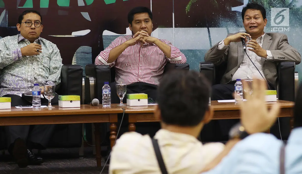 Wakil Ketua DPR Fadli Zon, Anggota DPR Fraksi PDIP Maruarar Sirait dan Pengamat SMRC Sirajudin Abbas menjadi pembicara dalam diskusi Dialektika Demokrasi di Gedung Nusantara III, Kompleks Parlemen, Jakarta, Kamis (21/3). (Liputan6.com/Johan Tallo)