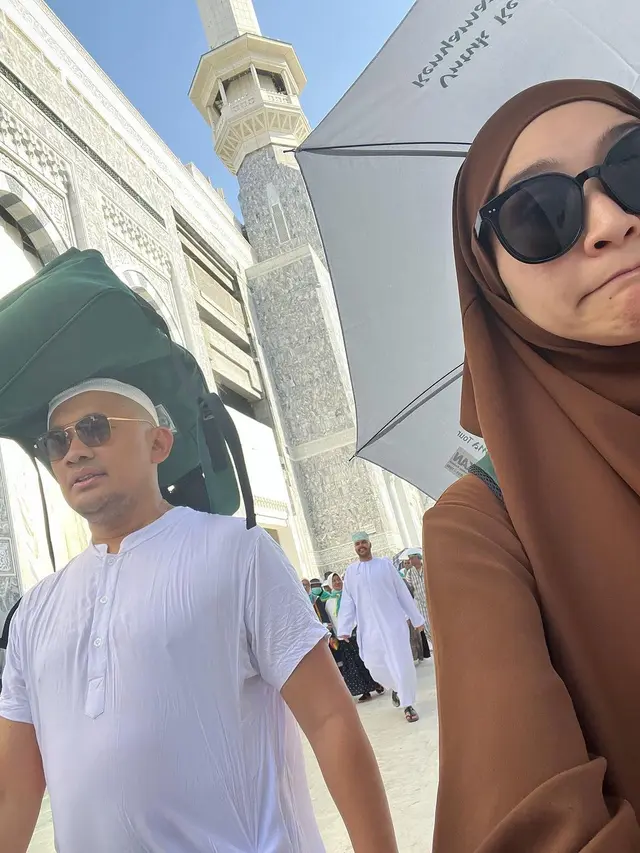 Zaskia Adya Mecca dengan hijab syar'i (Instagram/zaskiadyamecca)