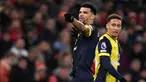 Premier League 2023/2024 resmi ditinggalkan Harry Kane, pesepak bola Inggris tertajam dalam beberapa musim terakhir yang memilih hijrah ke Bundesliga bersama Bayern Munchen. Sepeninggal Harry Kane, tercatat ada 4 pesepak bola Inggris yang bersaing unjuk ketajaman di Premier League 2023/2024 hingga memasuki paruh musim. Siapa saja? Ini dia daftar lengkap empat pemain tersebut. (AFP/Oli Scarff)