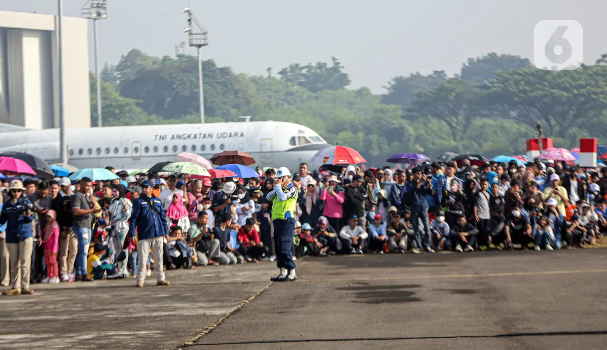 Upacara HUT ke-77 TNI AU dimulai pukul 08.00 WIB. (Liputan6.com/Faizal Fanani)