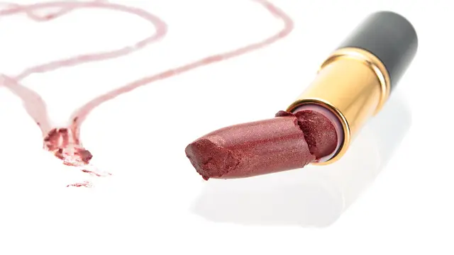 Cara Menyelamatkan Alat Makeup Korban Mainan Anak di Rumah